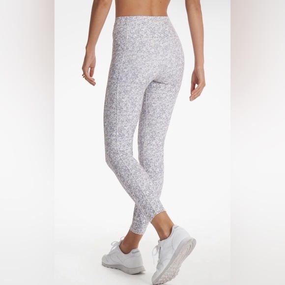 071 Vuori Studio Pocket High Rise Leggings EUC - Picture 2 of 7